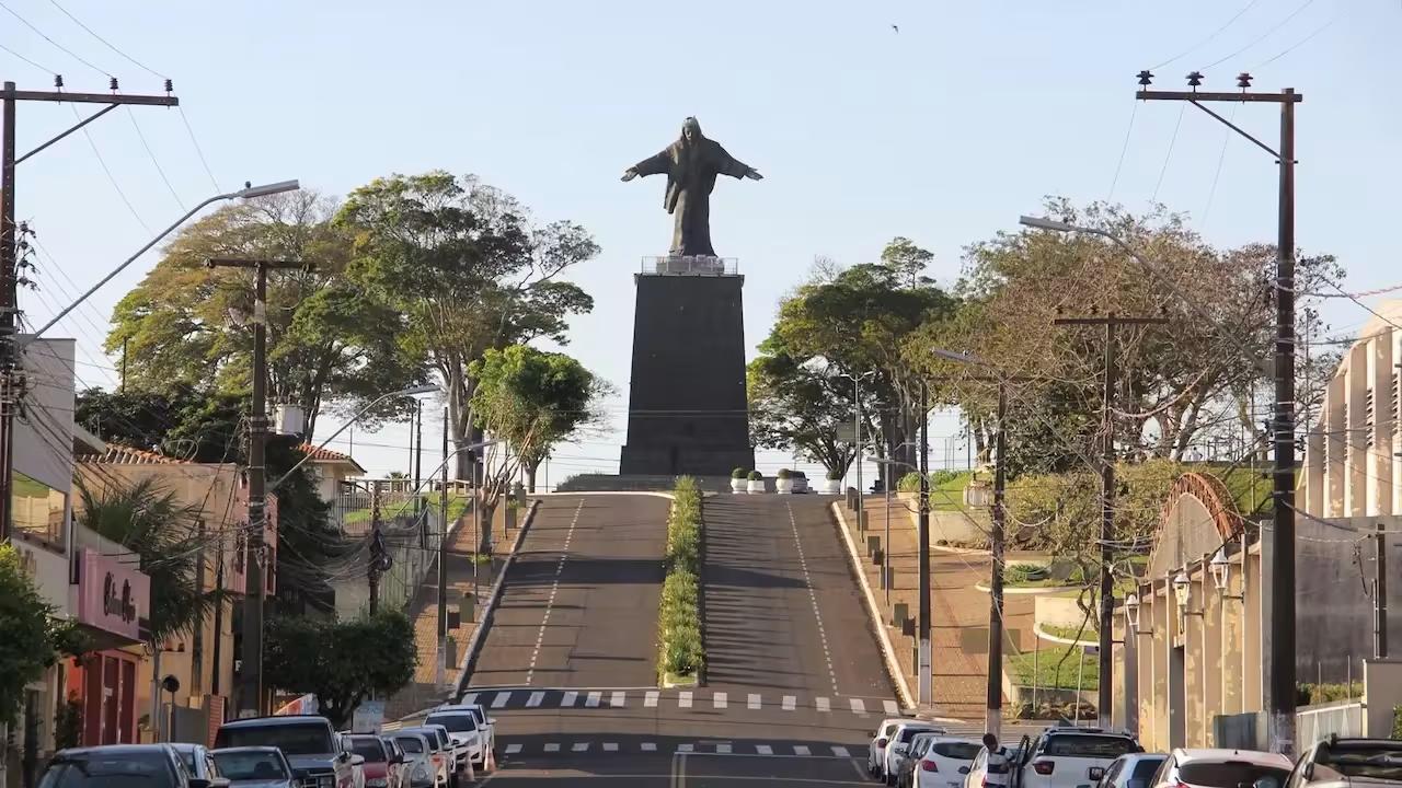 Chácara em Cornélio Procópio com piscina e estrutura completa para eventos e lazer