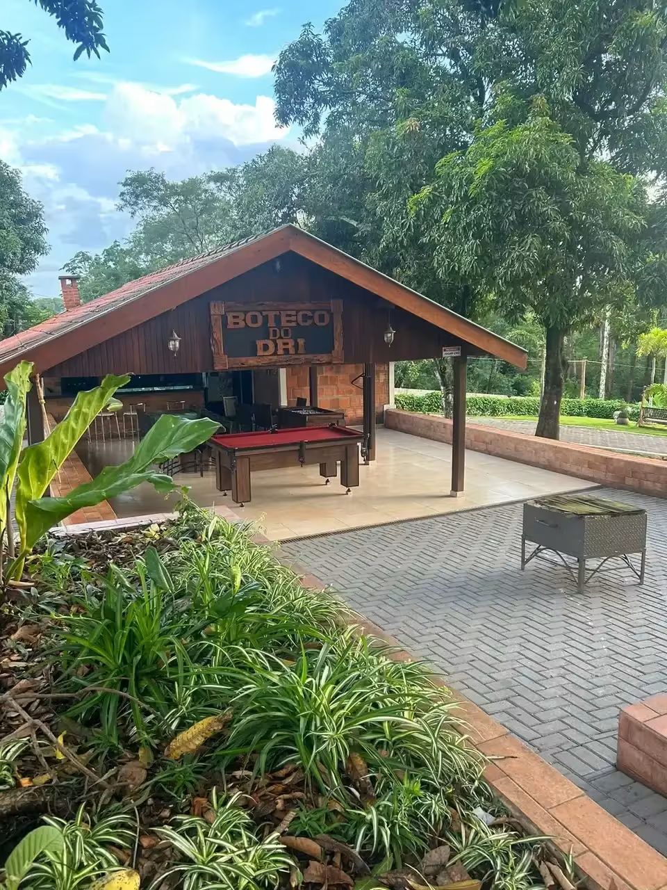 Chácara São Miguel em Jataizinho, PR - Ideal para casamento - Capacidade para 70 pessoas - Com quartos, tv