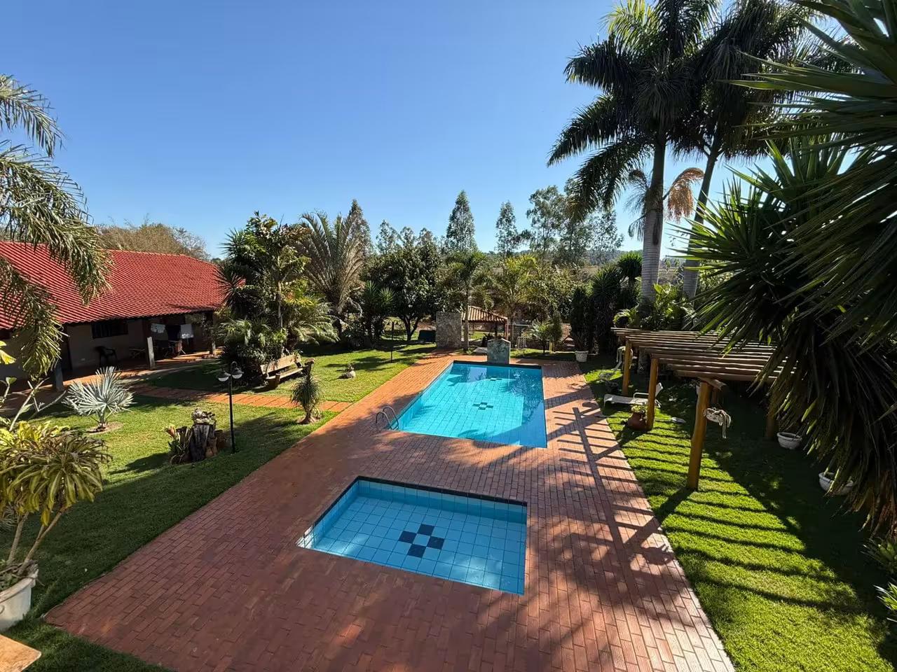 Recanto Vida Boa em Londrina, PR - Capacidade para 150 pessoas - Com mesas_cadeiras, pergolado