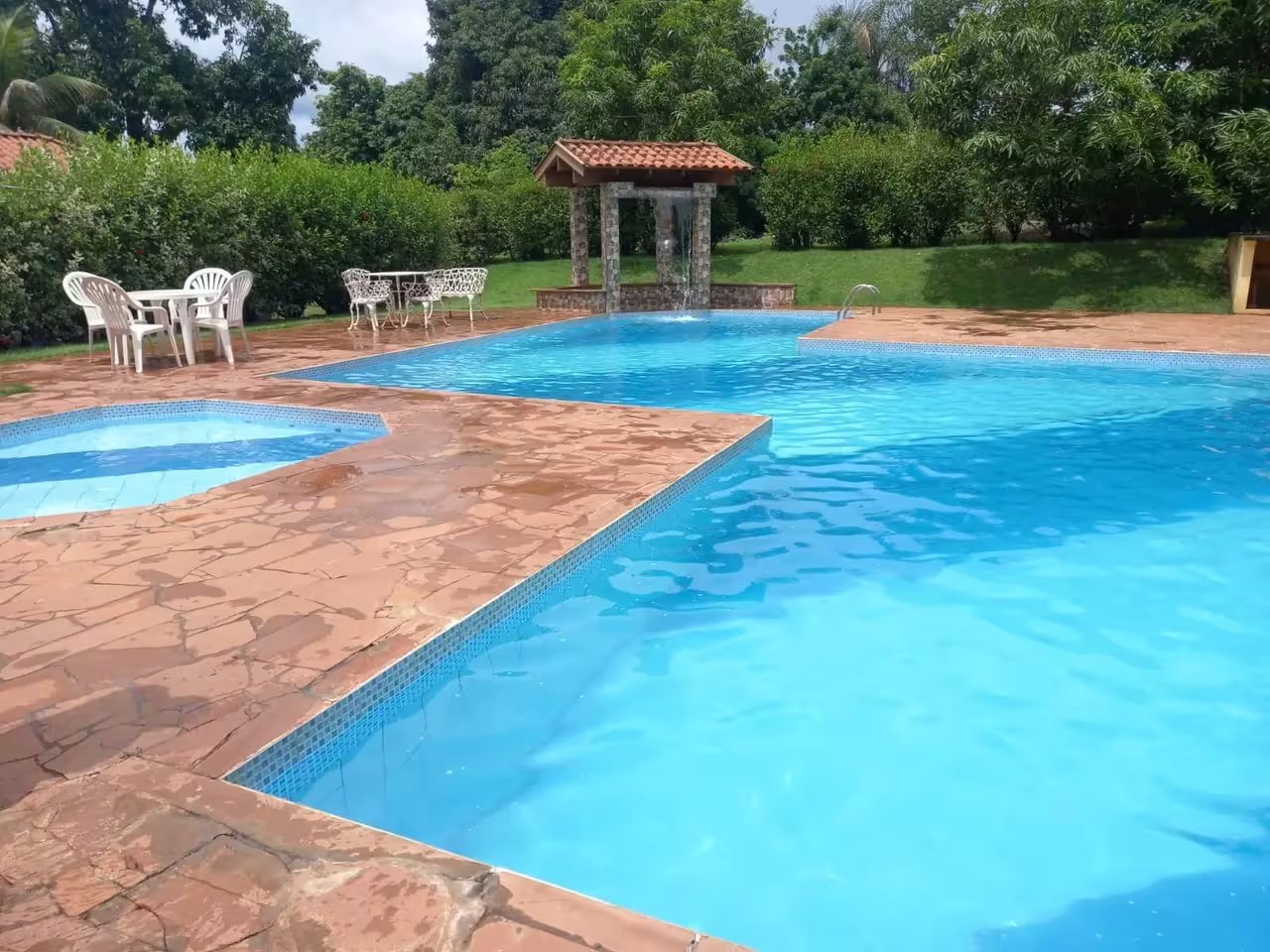 Chácara Recanto Boa Vista em Londrina, PR - Capacidade para 150 pessoas - Com estacionamento, piscina