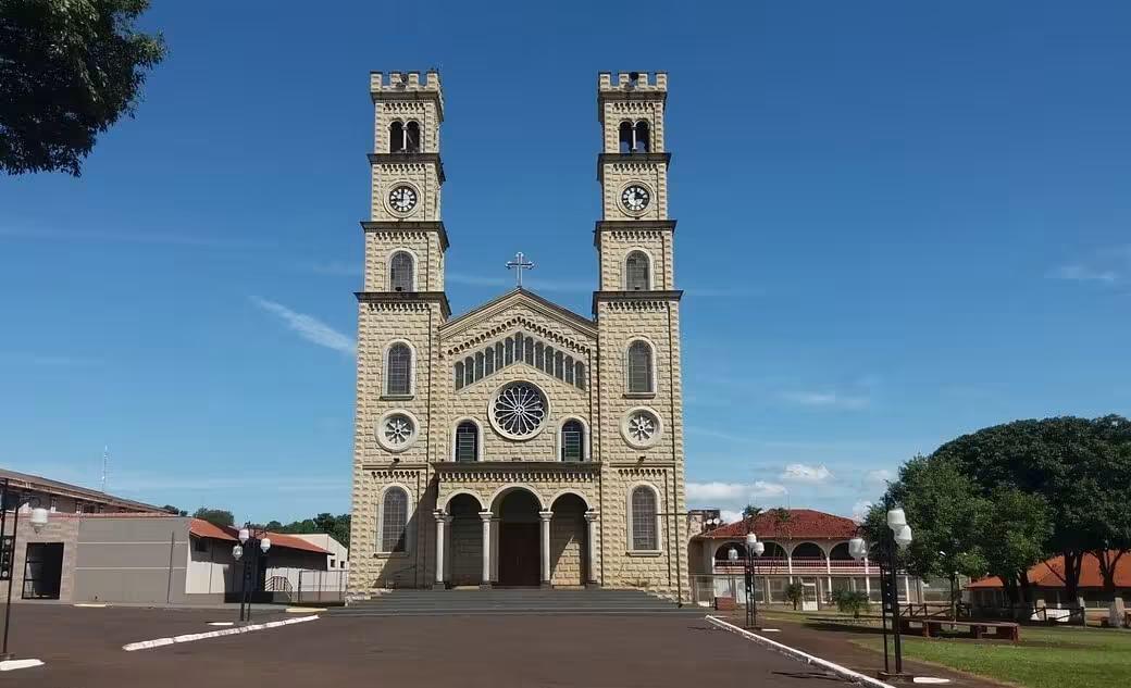Chácara em Bela Vista do Paraíso com piscina e estrutura completa para eventos e lazer