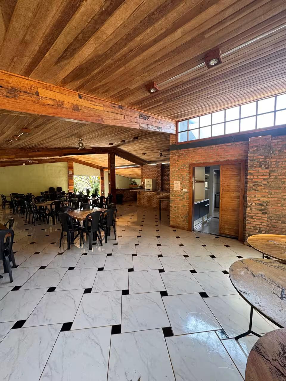 Mantovani Eventos em Londrina, PR - Capacidade para 150 pessoas - Com estacionamento, banheiros