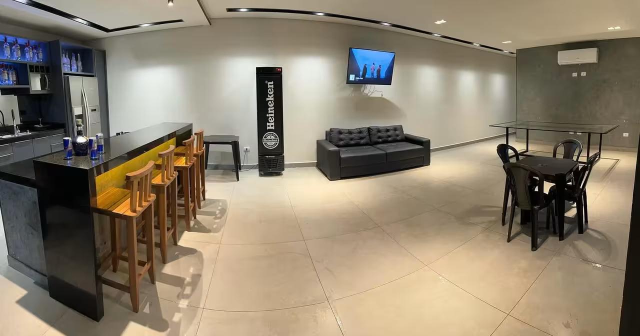 Chácara Cesnik em Maringá, PR - Capacidade para 30 pessoas - Com estacionamento, banheiros